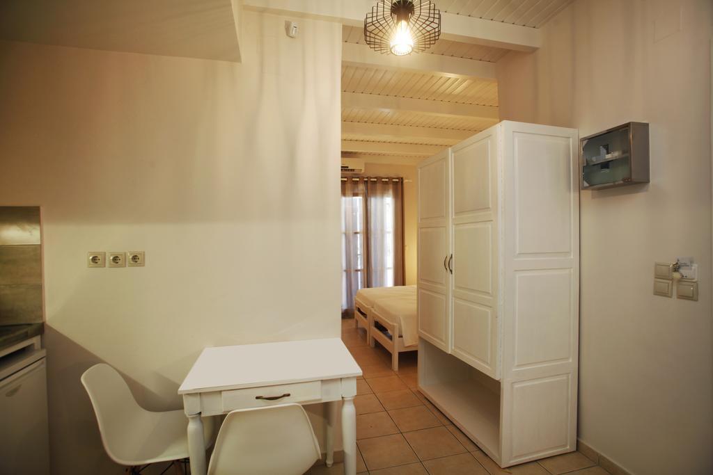 Studios Vasilis Agia Marina (Crete)