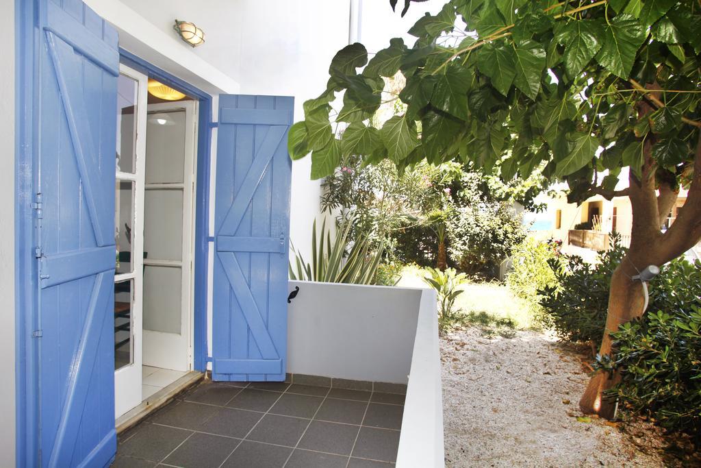 Studios Vasilis Agia Marina (Crete)