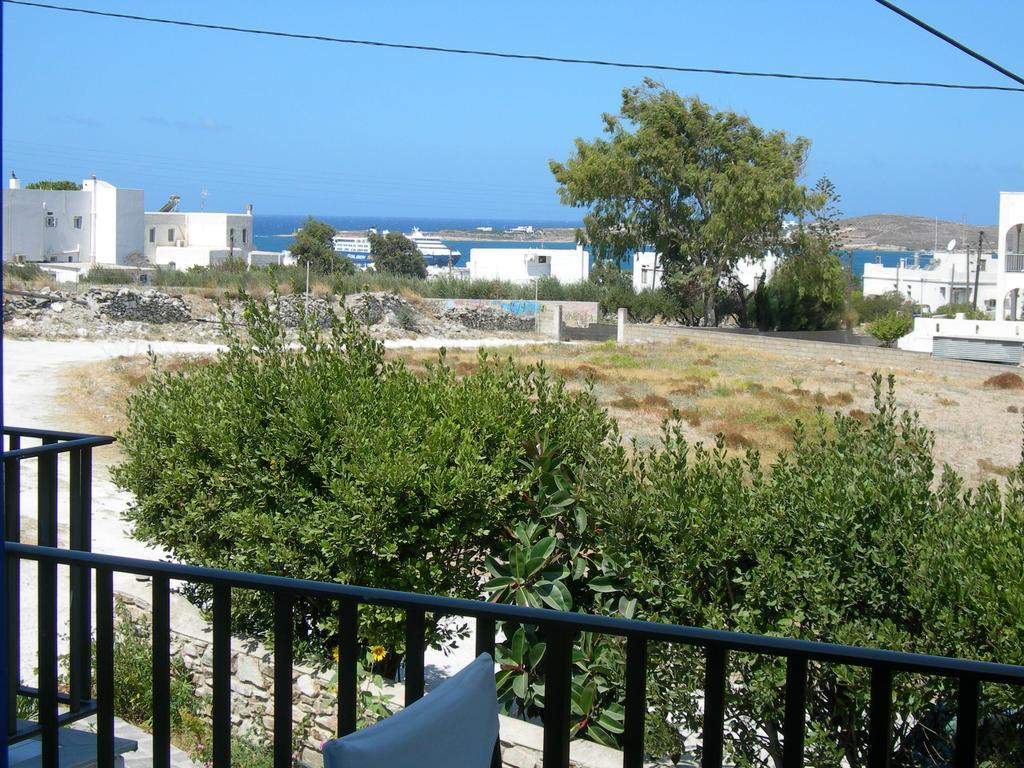 Bizas & 3* Parikia (Paros)