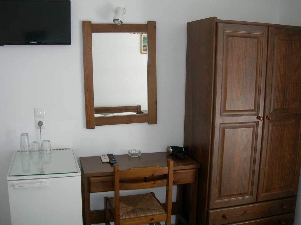 Guest house Bizas & Parikia (Paros)