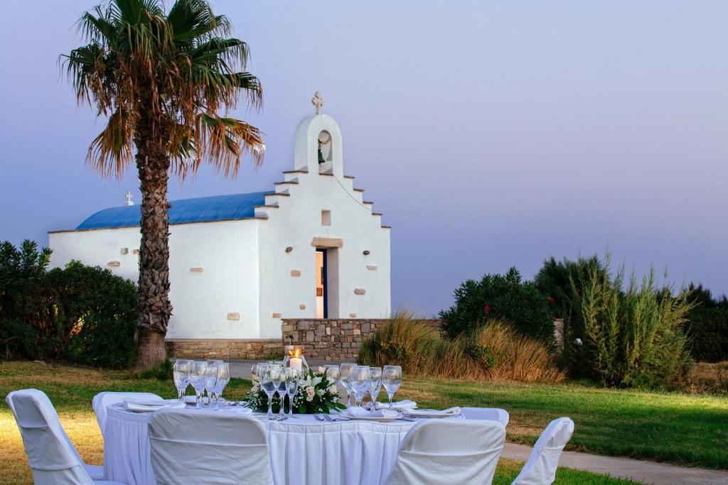 Poseidon Of Paros & 5* Chrisi Akti (Paros)