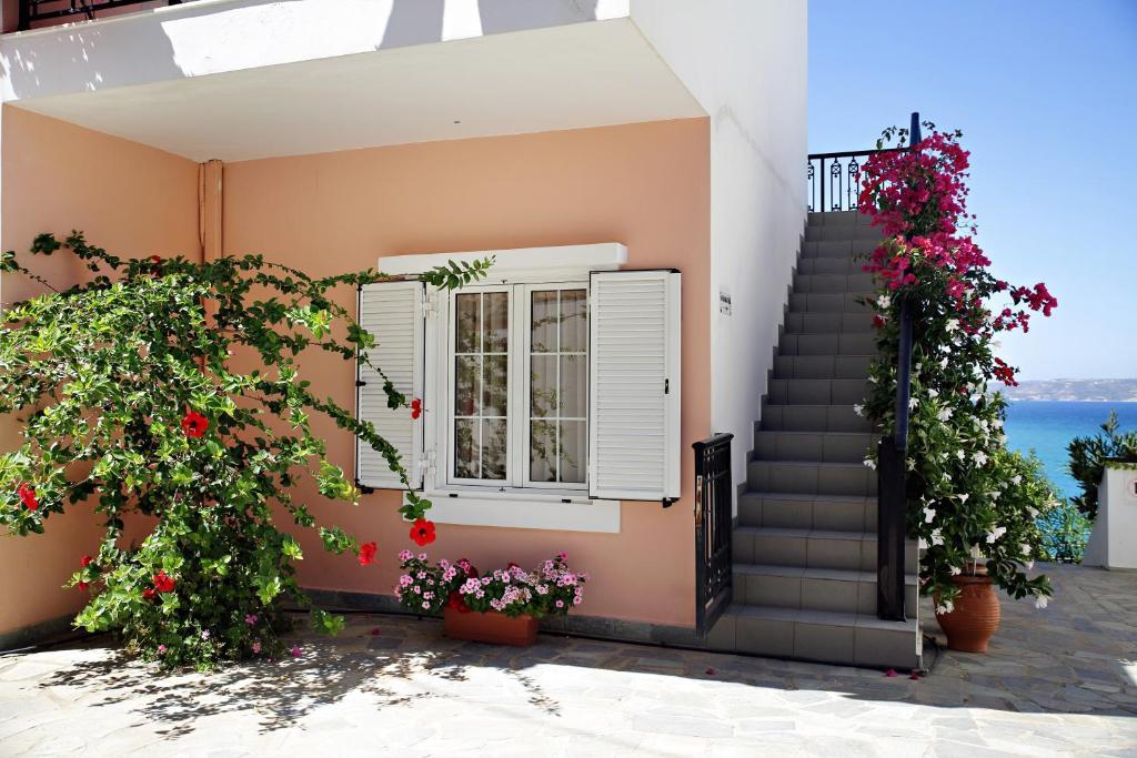 Isadora * Almyrida (Crete)