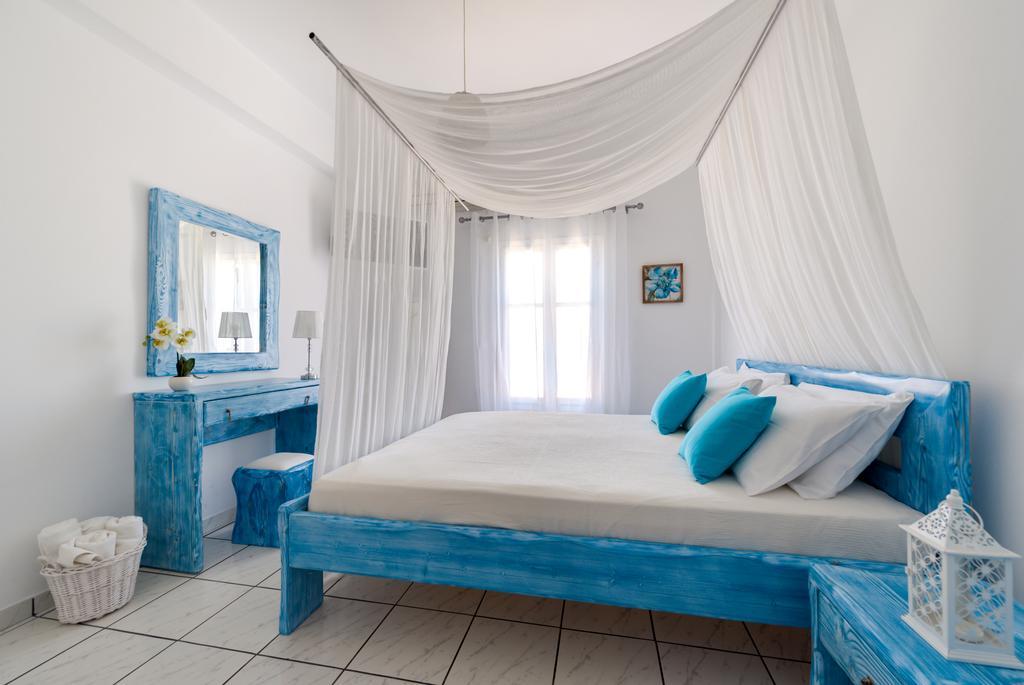 Thalia Fira (Santorini)