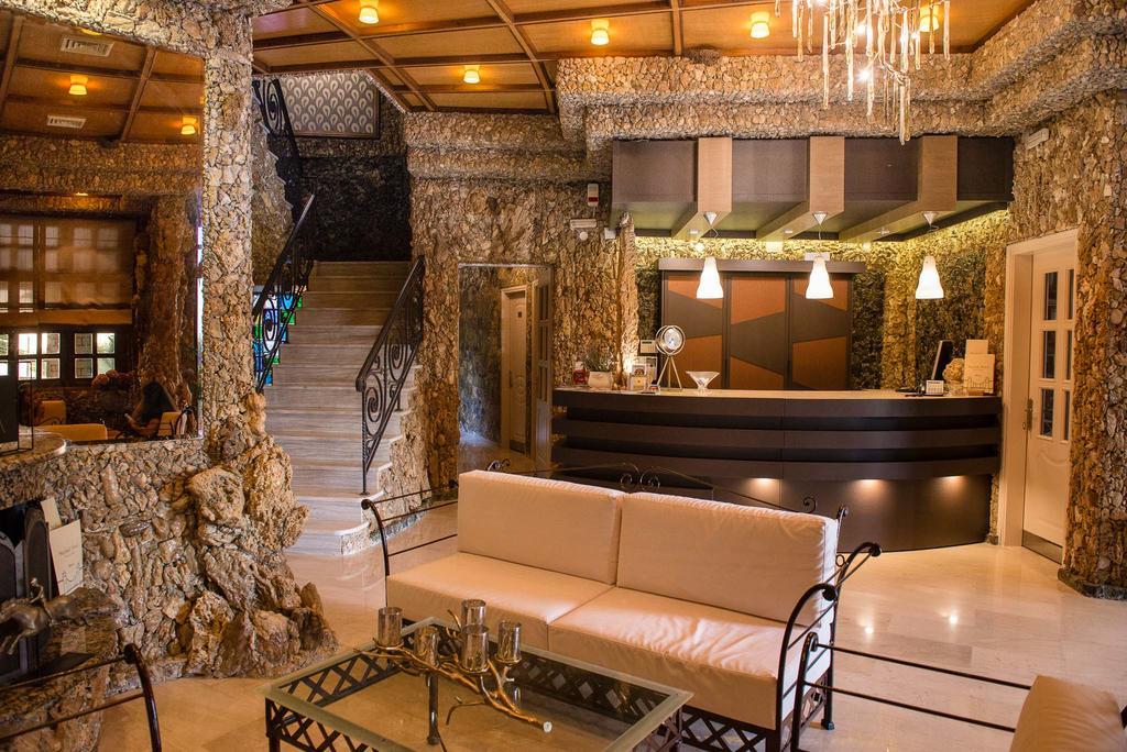 Nepheli Hotel 4*