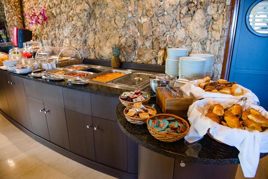 Nepheli Hotel 4*