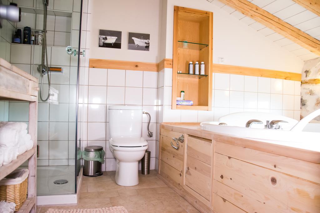 Oak & Pine Apartment