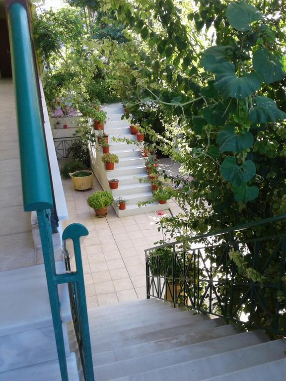 Lenia Aparthotel 2*