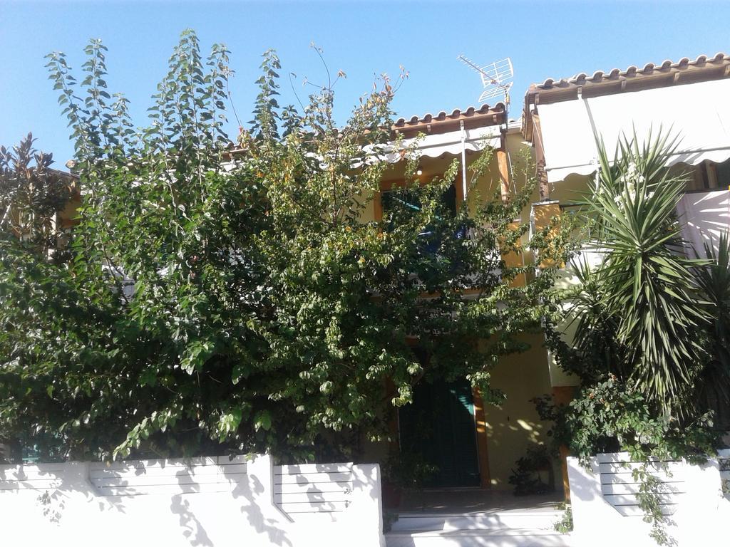 Lenia Aparthotel 2*