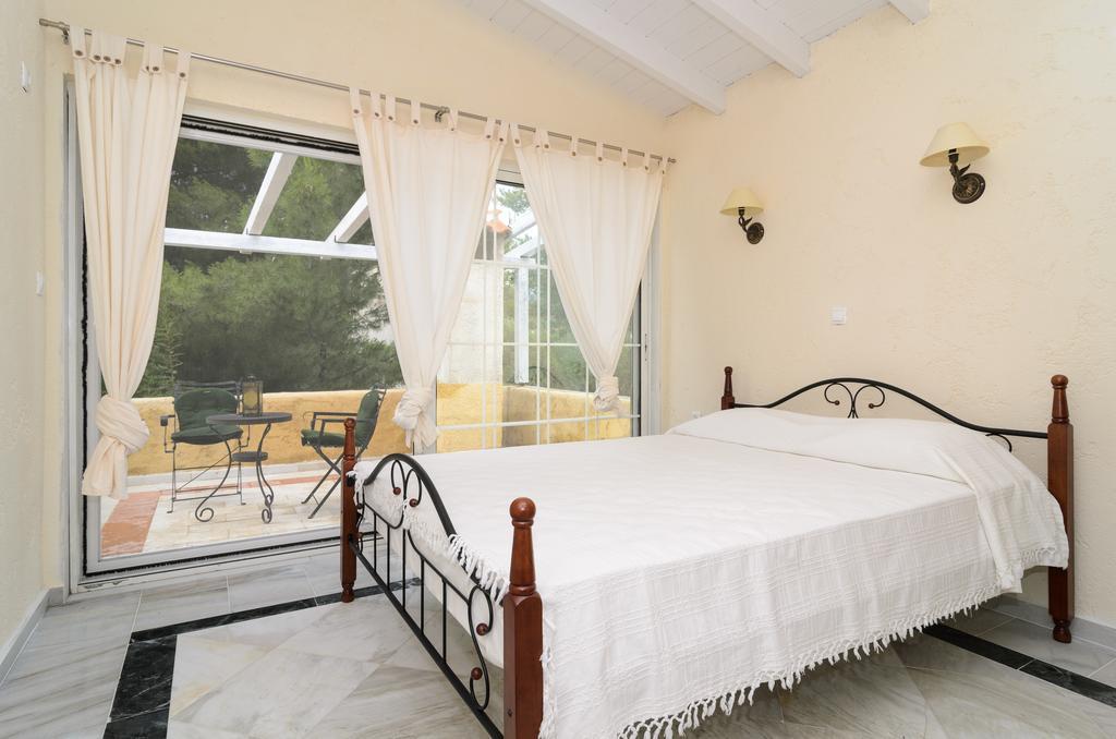 Villa Maria Elena Villas *