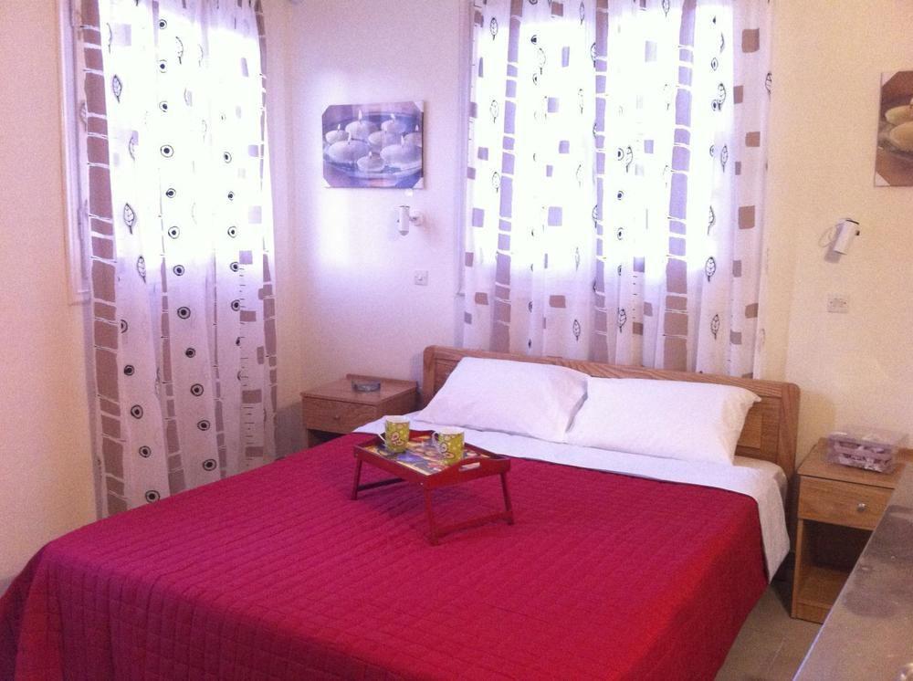Maravelia's * Symi