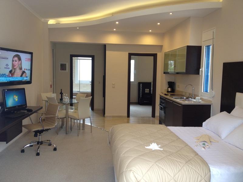 Pearl Bay Aparthotel Vrontados