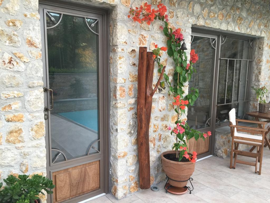 Lithos * Parga