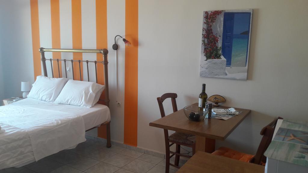 Orange Apartment *