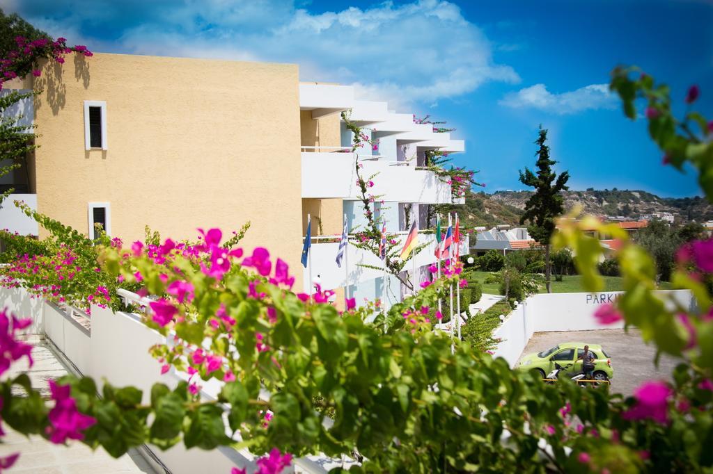 Iris Hotel 3*