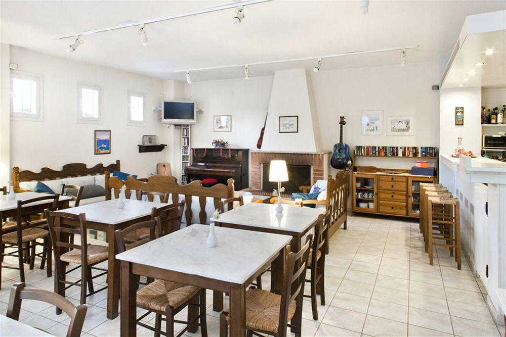 Daphne's Club Aparthotel