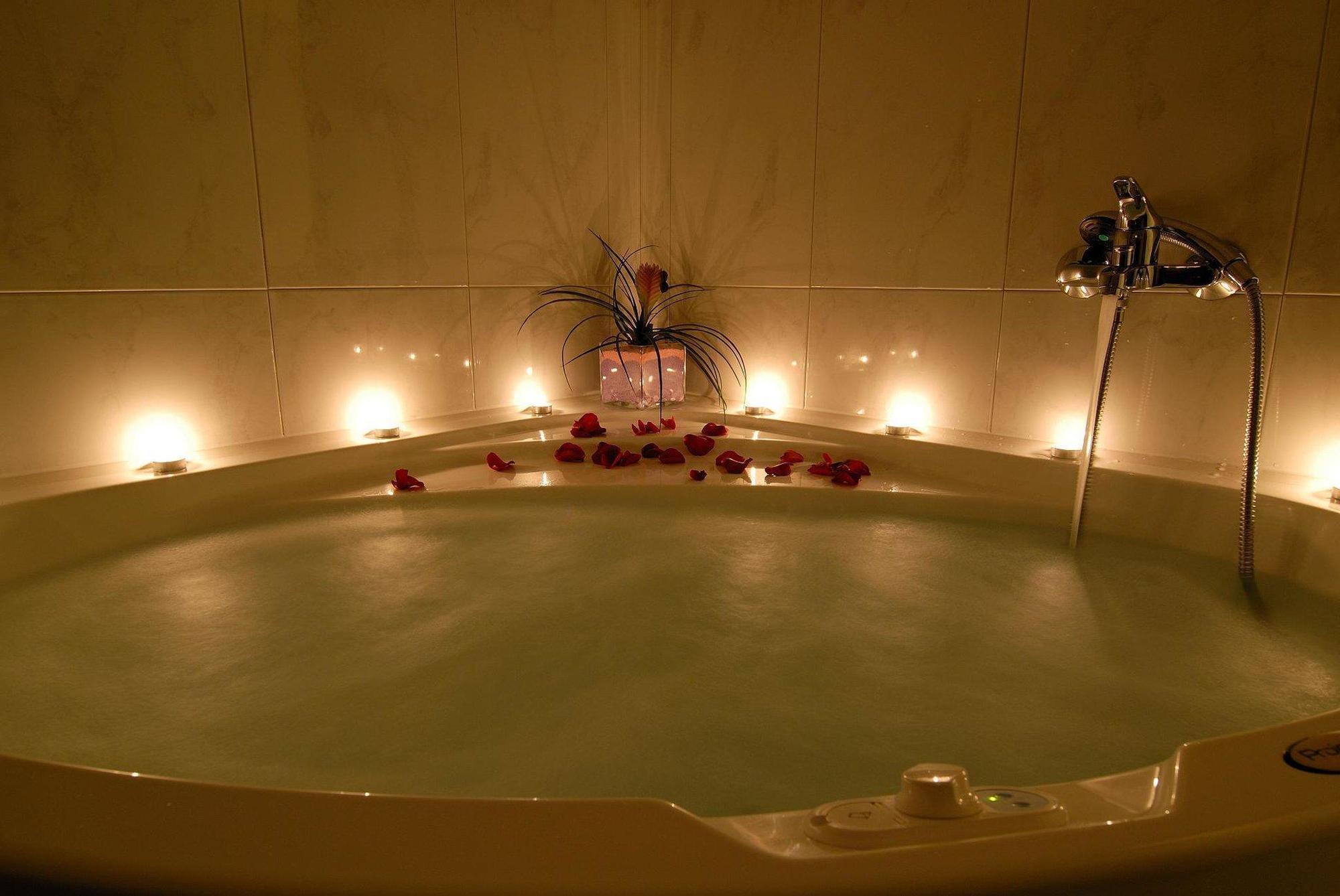 Atrium & Jacuzzi Athens
