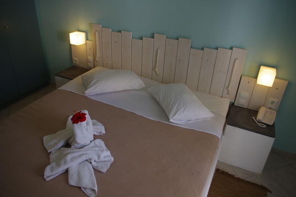 Hotel Iris Boutique Kamari (Santorini)