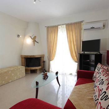Christine Apartment Aliveri