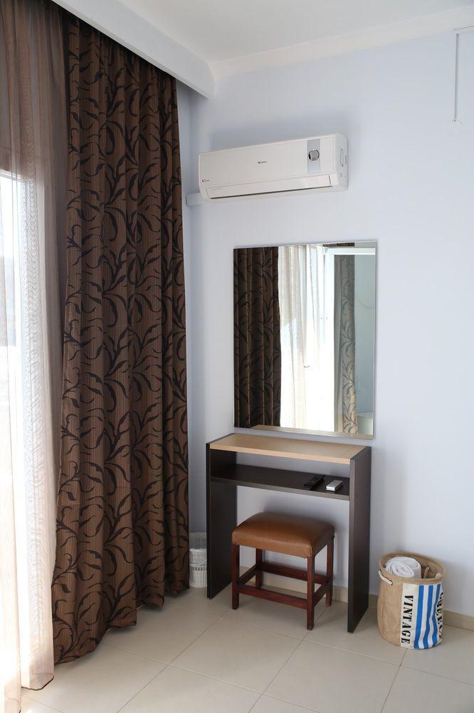 Vari Beach Hotel 2* Vari (Syros)
