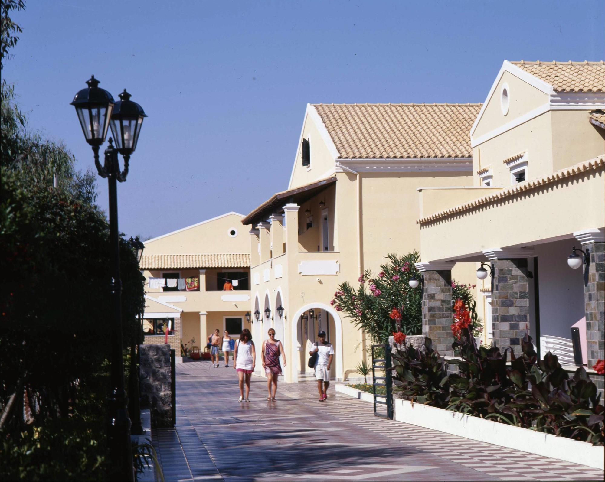 Matoula Aparthotel 3*