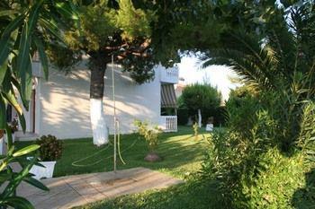 Posidonia Aparthotel 3*