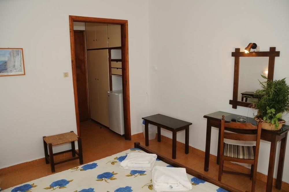 Milos Bay Suites Hotel 3*