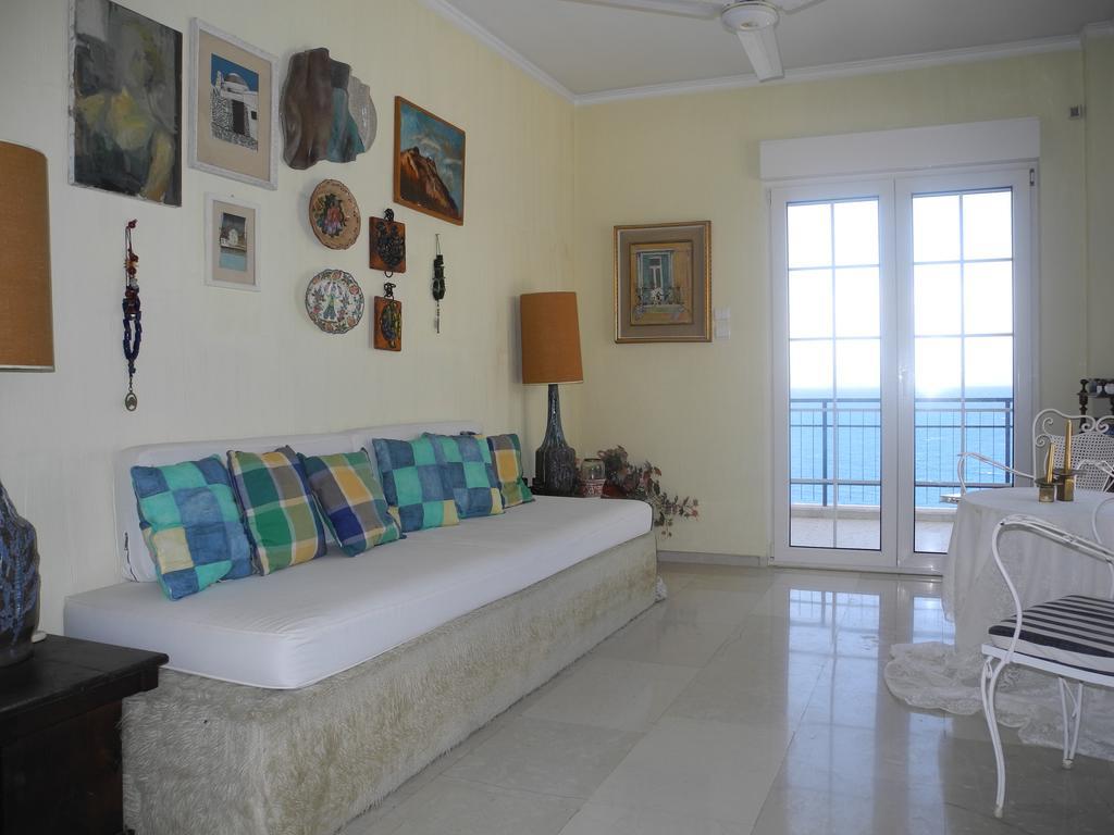 Beach Front * Loutraki (Corinthia)
