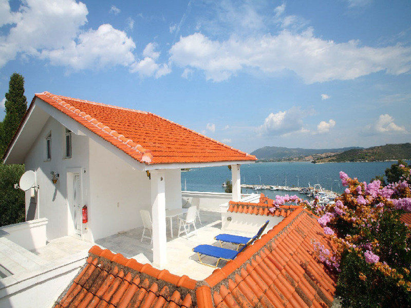 Aris Hotel
