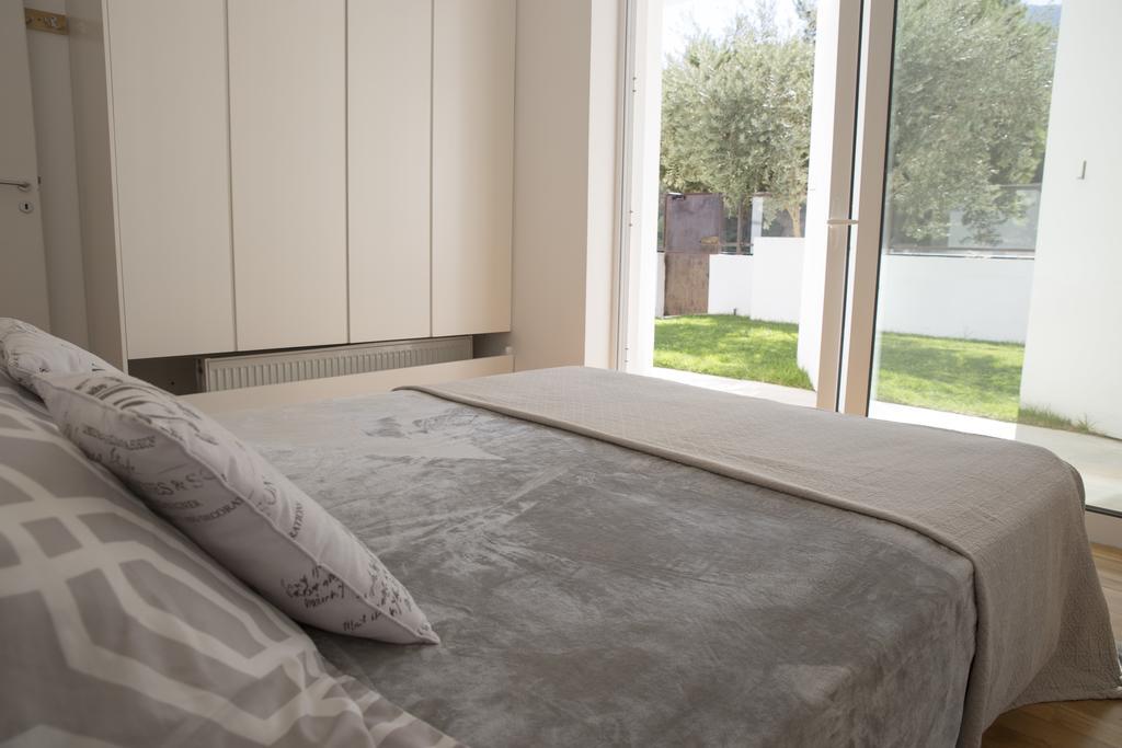Infinity White Complex By Gk * Porto Rafti