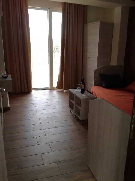 Karavos Aparthotel
