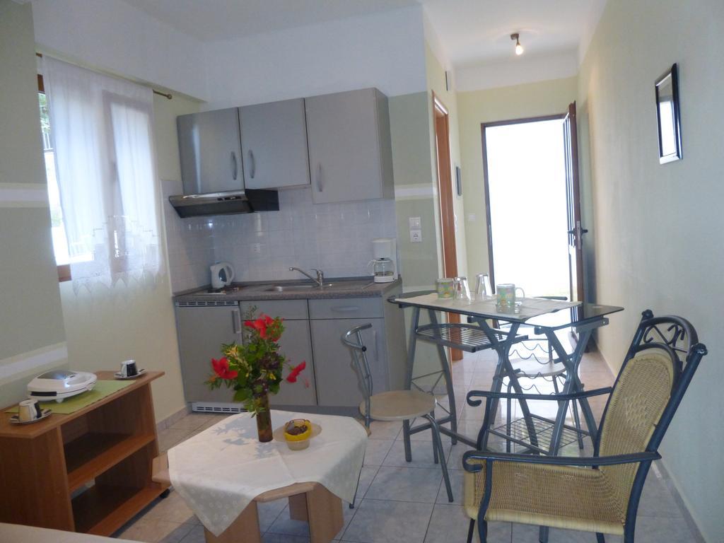 Studio Anesis Aparthotel