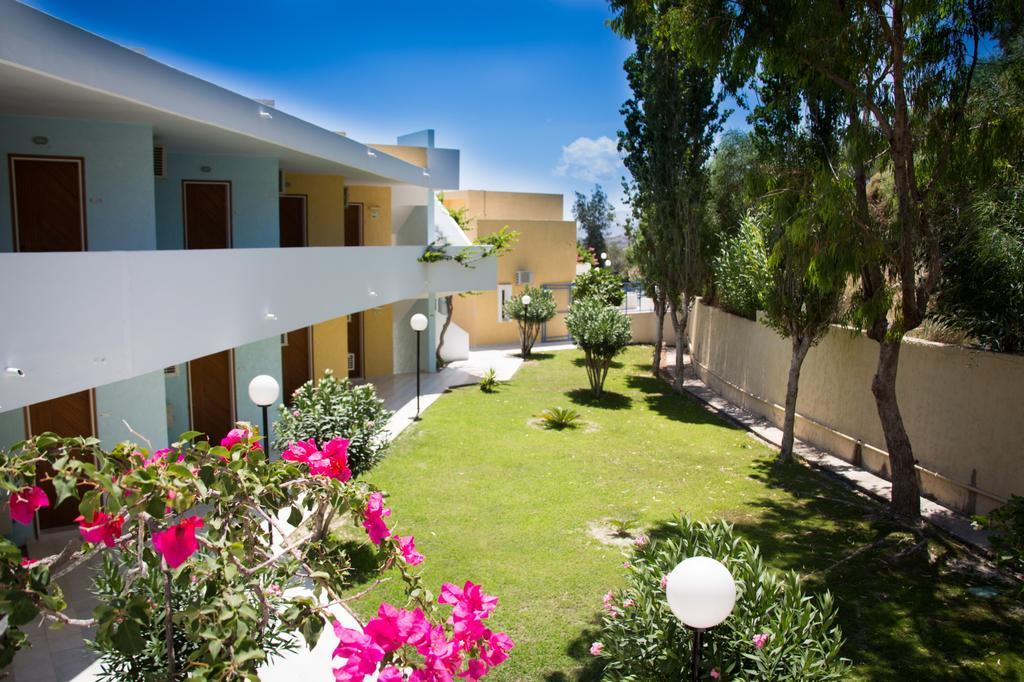 Iris Hotel 3*