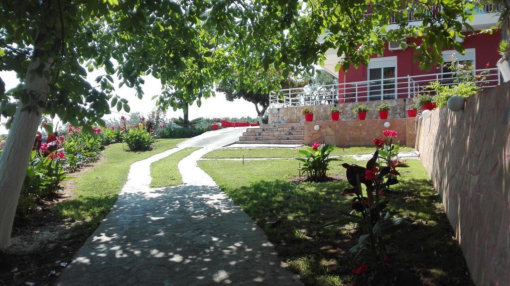 Spiros Guest house