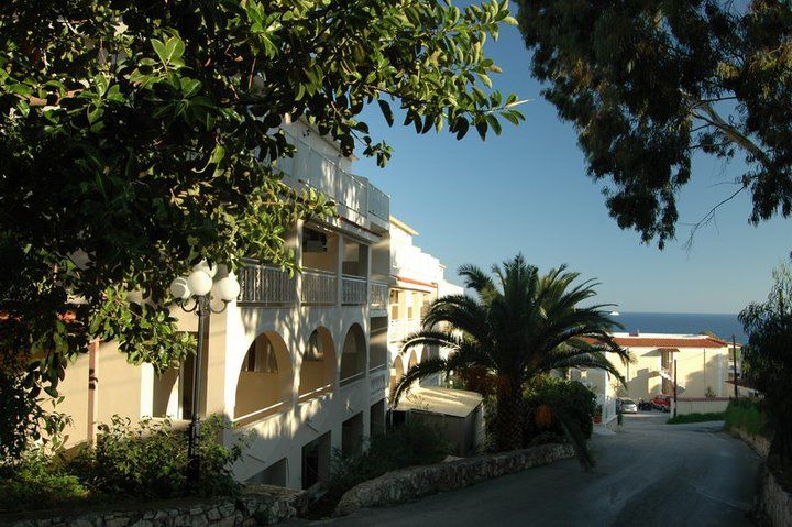 Commodore Hotel 3*