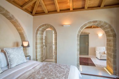 Moni Emvasis Luxury Hotel 4*