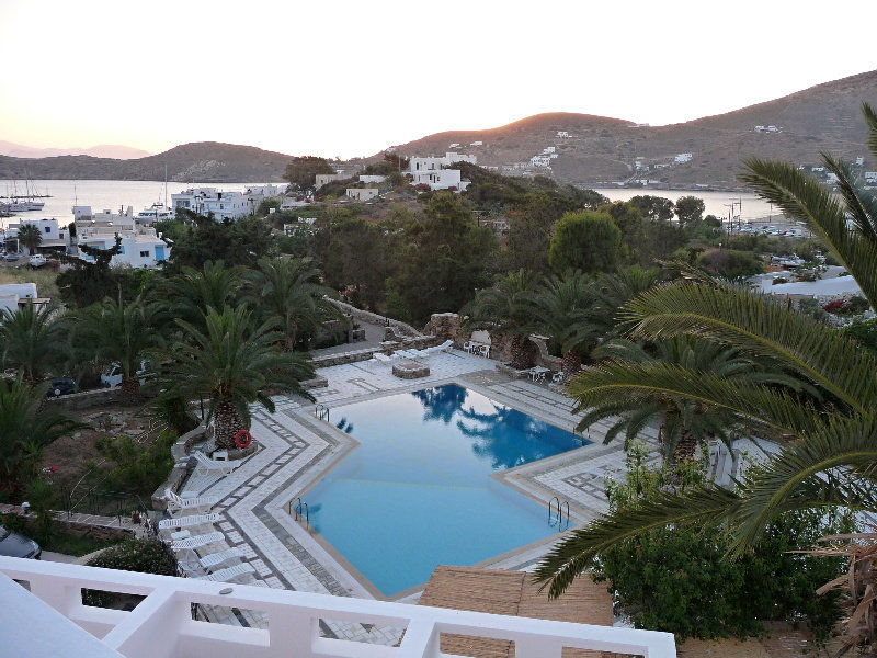 Armadoros / Backpackers Hotel