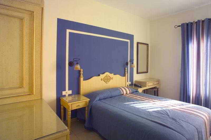 Pelican Hotel 2*