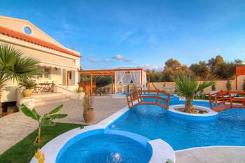 Cretan Mediterranean Luxury Private Villas Apartment Roumeli