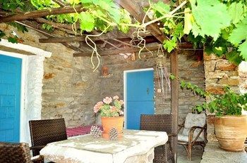 Cavo Perlevos Studios 3*