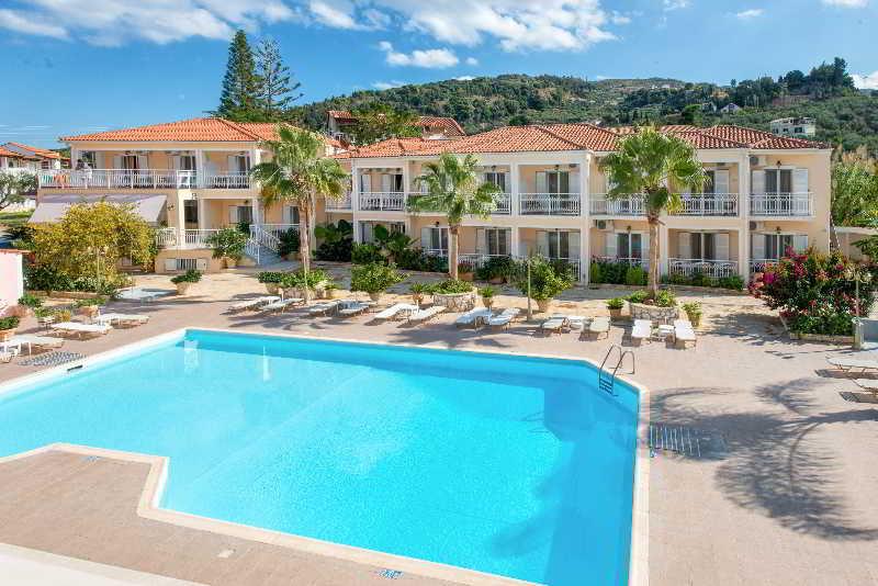 Edelweiss Aparthotel 3*