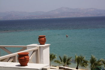 Paros Blue Dolphin Chrisi Akti (Paros)