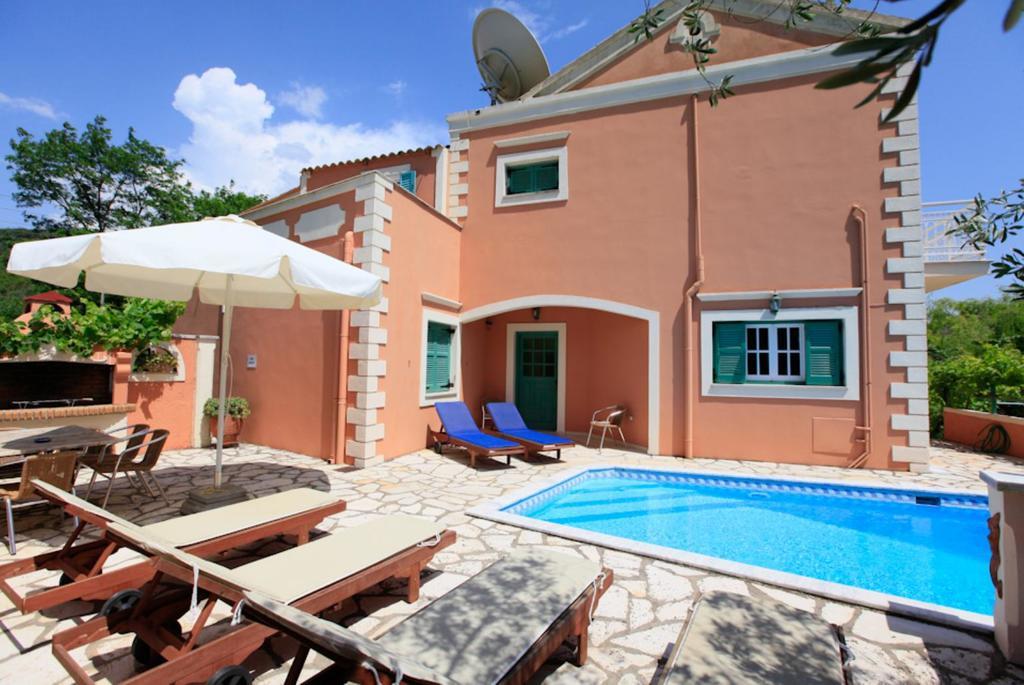 Villa Lavranos House *
