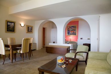 Adamis Majesty Hotel