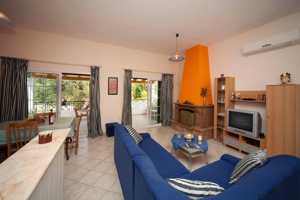 Crystal Blue Hotel, 3*