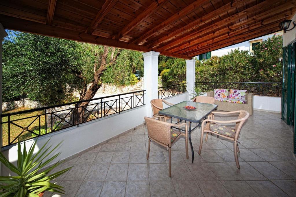 Aparthotel Crystal Blue Hotel, Corfu (city)