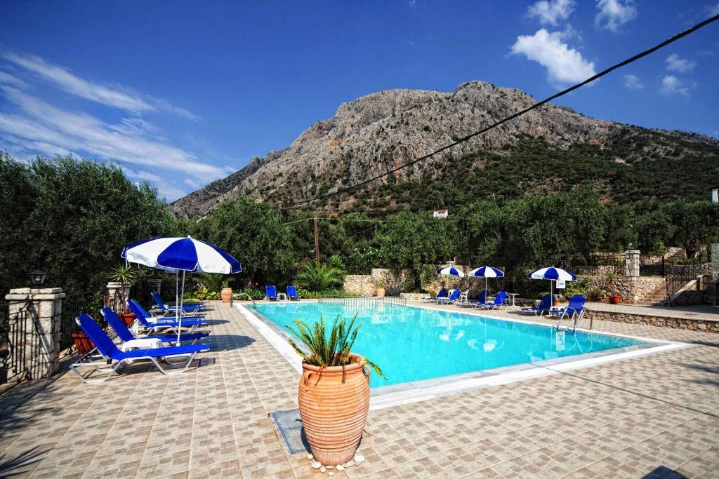Crystal Blue Hotel, 3*