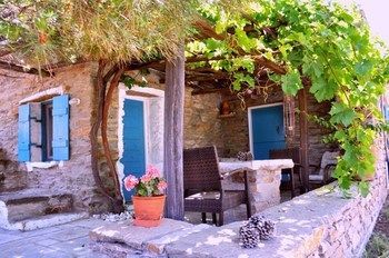 Cavo Perlevos Studios Otzias