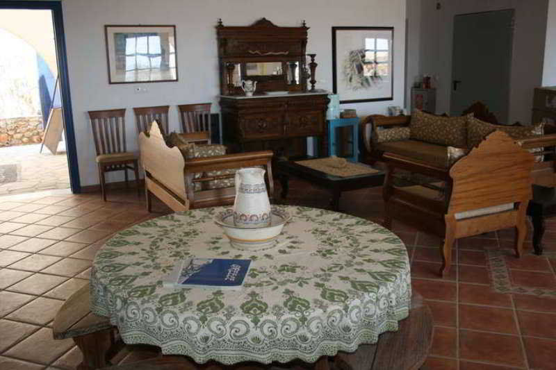 Akrotiri Aparthotel 2*