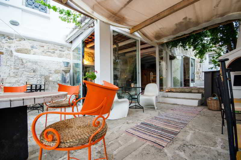 Pervola Petit Aparthotel