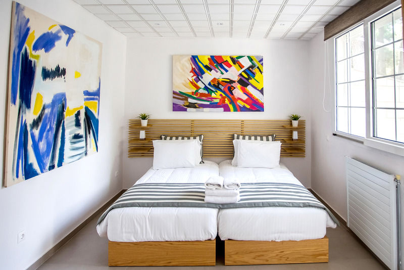 The White At Sani Apartment *